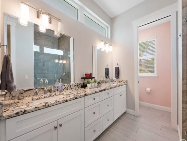 Luxurious Beach Getaway on Anna Maria Island Steps to Beach